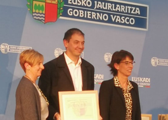 El Gobierno Vasco premia a Óscar Millet en CIC bioGUNE